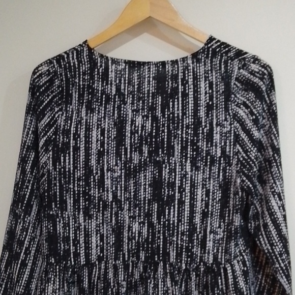 🌸 Collective concepts M black/cream pattern sheer top - Picture 7 of 8